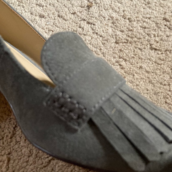 New with original box.  Ann Taylor pumps - Picture 4 of 9